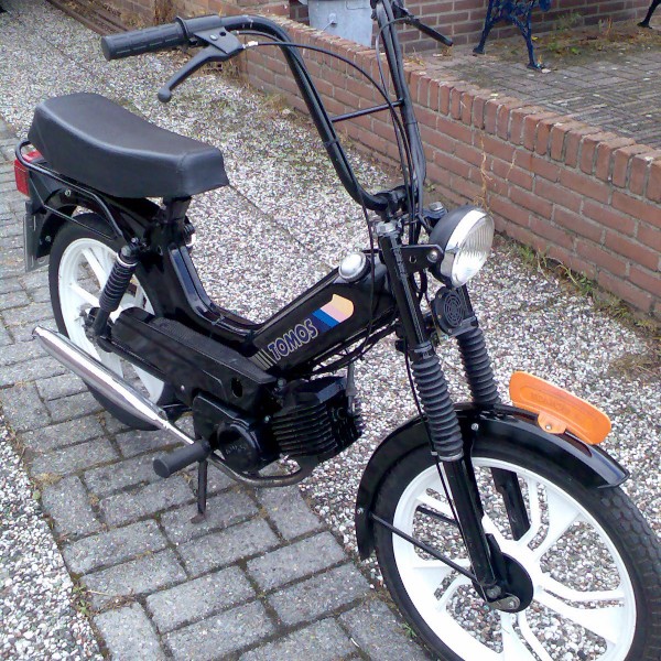 Tomos 24.jpg (575.28 KiB) 50660 keer bekeken Tomos 24.jpg